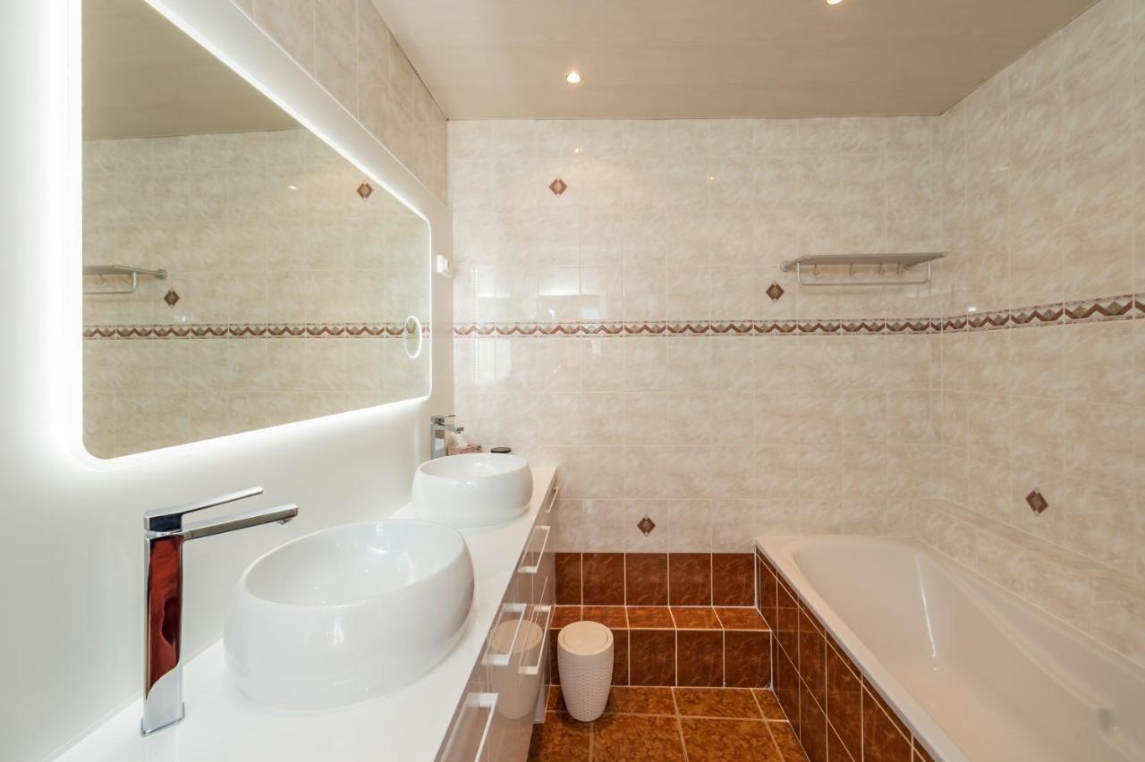 Suites Mana - Le Manaloft, Chic Et Moderne Avec Salle Privee De Fitness En Plein Centre-Ville De ريثيل المظهر الخارجي الصورة